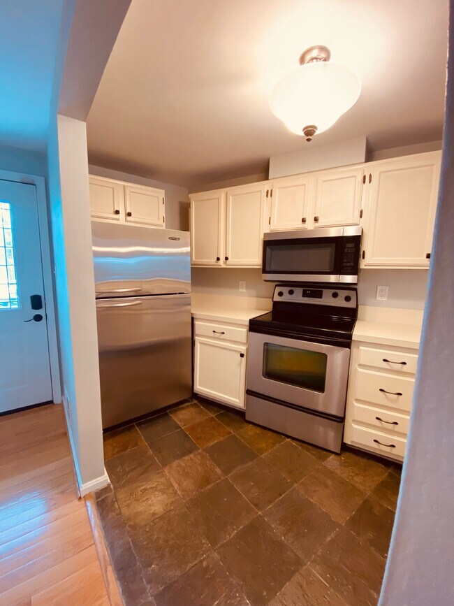 Building Photo - 6215 Cool Valley Ct