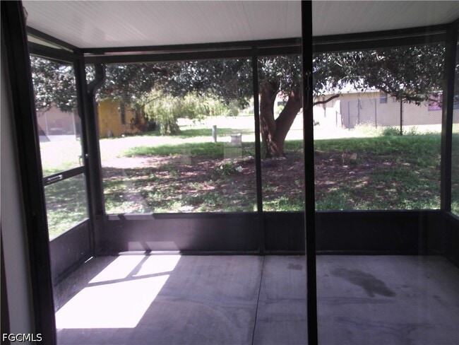 Building Photo - 111 Doveside Ln
