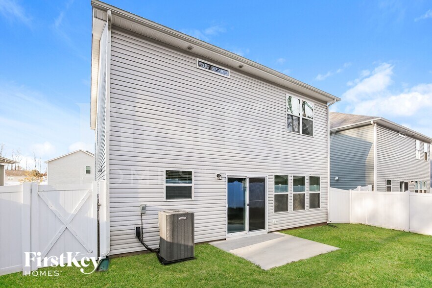 Building Photo - 3244 Newell Vlg Dr