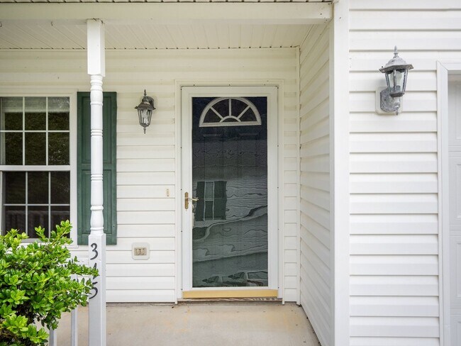 Building Photo - Welcome to Winners Circle!