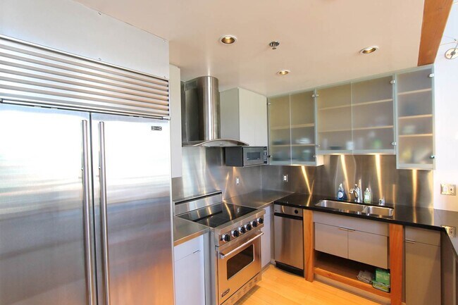 Building Photo - Rare Loft Style Condo, Huge Windows, High Ceilings, 1.5BR/2BA/3 Stories, Perfect Location!