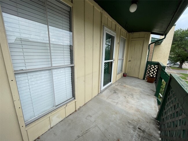 Building Photo - 1516 Bay Area Blvd