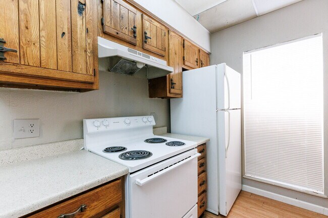 Building Photo - MOVE IN SPECIAL *1st Month Half Off Rent* - Extra Large 2 Bedroom 2 Bathroom Apartment