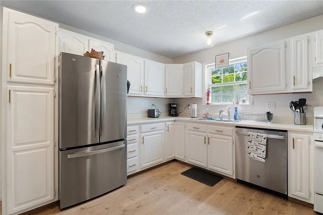 Building Photo - 104 Briarwood Dr