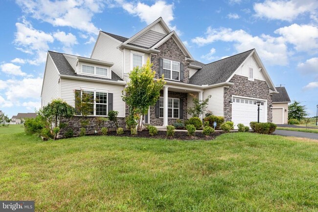 Building Photo - 45 Danbury Dr