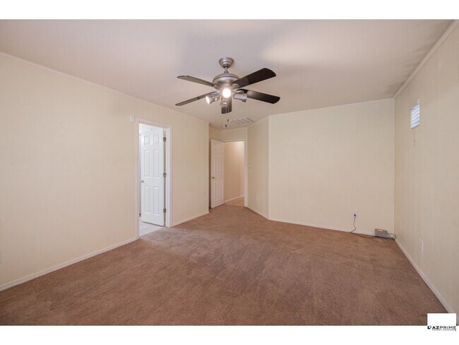 Building Photo - 6715 S 35th Dr