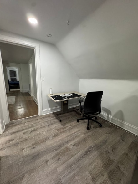 Building Photo - 3111 N Clifton Ave