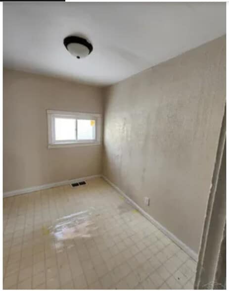 Building Photo - 441 S 11th St