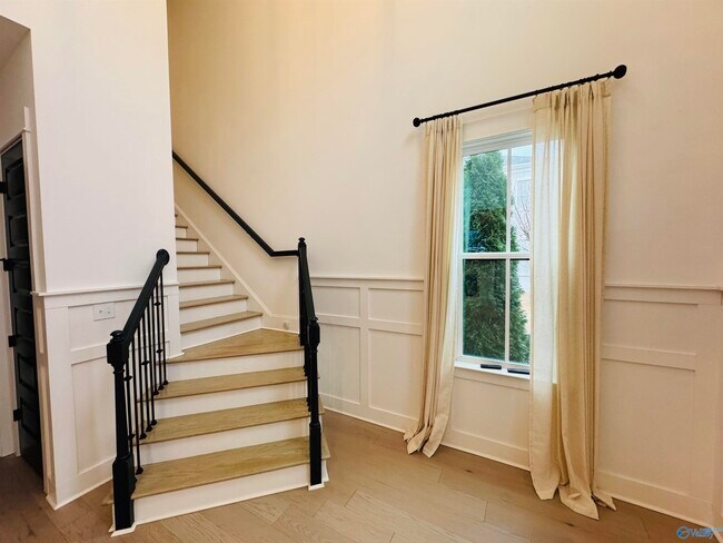 Building Photo - 329 Clift Home Pl Dr