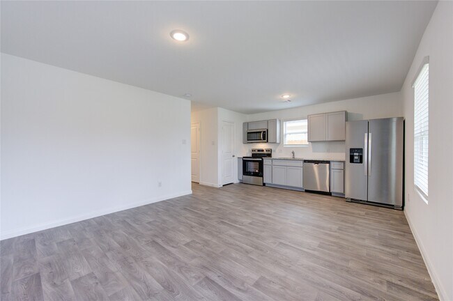 Building Photo - 16787 N Marie Vlg Dr