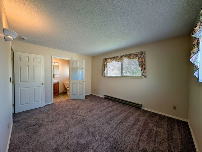 Building Photo - Over Sized 3-Bed, 2.5-Bath SFH w/ 2-Car Garage, & Fenced Backyard!