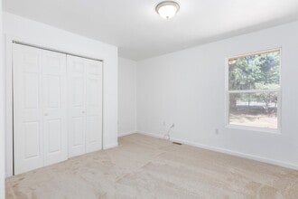 Building Photo - 6885 Kings Row Dr