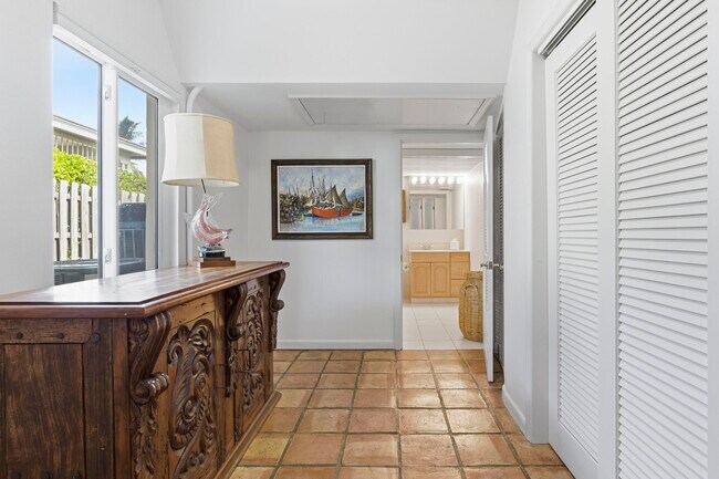 Building Photo - 3208 N Flagler Dr