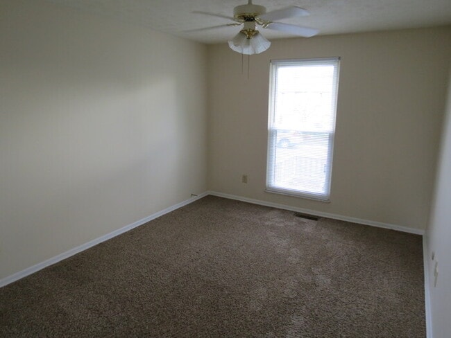 Building Photo - 924 Ruma Rd