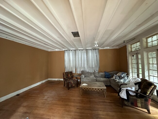 Building Photo - 7209 St Charles Ave