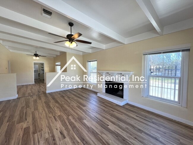Building Photo - 4900 Parker Ave