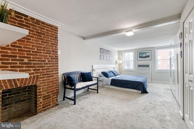 Building Photo - 106 S Castle St