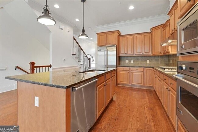 Building Photo - 807 Creekgarden Court