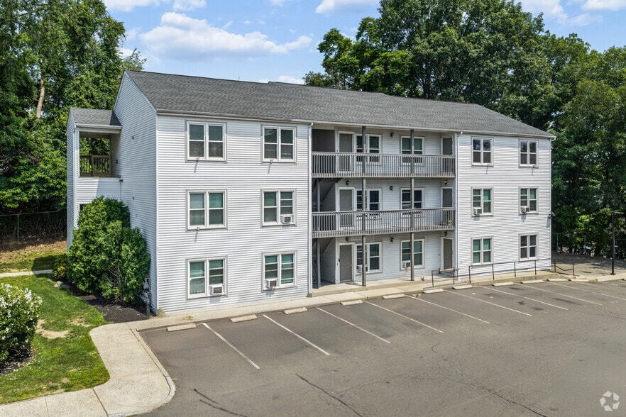 554 Connecticut Ave Norwalk, CT 06854 - Oak Knoll
