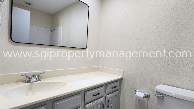 Building Photo - Great 4 bedroom Richardson home