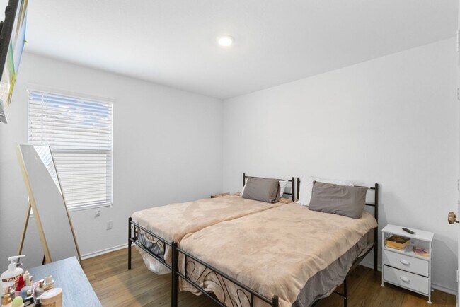 Building Photo - 149 River Rise Rd