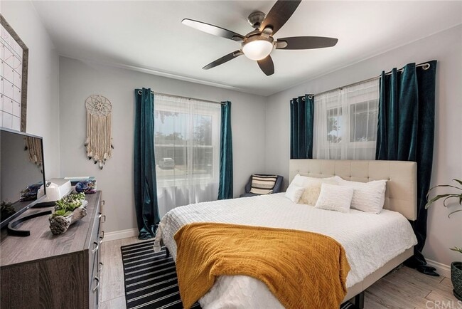 Building Photo - 5635 Pimenta Ave