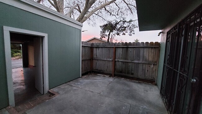 Building Photo - 1540 Ivycreek Cir