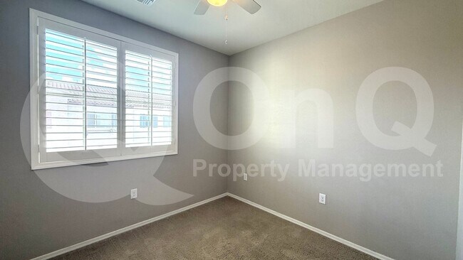 Building Photo - 2664 S Peppertree Dr