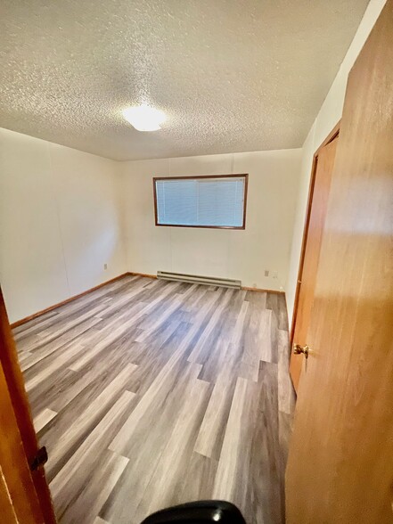 13x 11 large bedroom with extra 8 feet wide closet - 10042 SW Garrett St