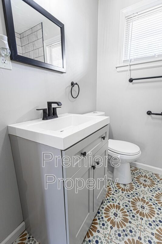 Building Photo - 7306 Elm Ave