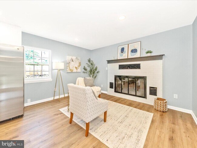 Building Photo - 1305 Peachtree Ct