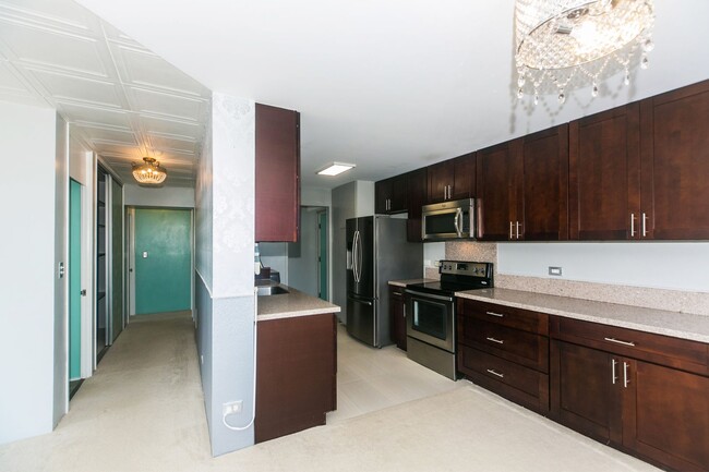 Building Photo - Contessa Condo 304 / 2b2b1pkg Ready to Mov...