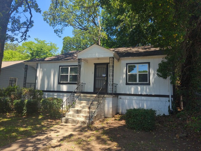 Primary Photo - 4 Bedroom Glenwood House
