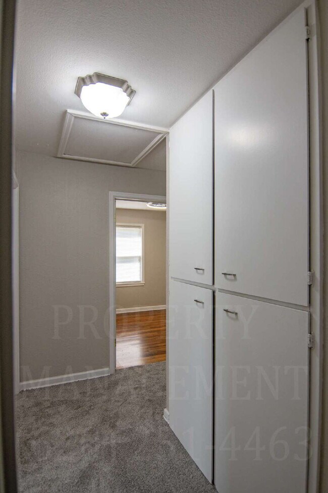 Building Photo - 3-Bedroom 1-Bathroom