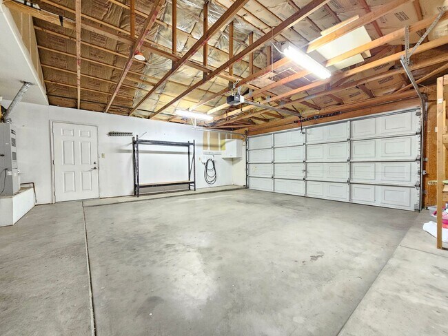 Building Photo - 3 Bed, 2 Bath Home w/ 2-Car Garage – $1750...