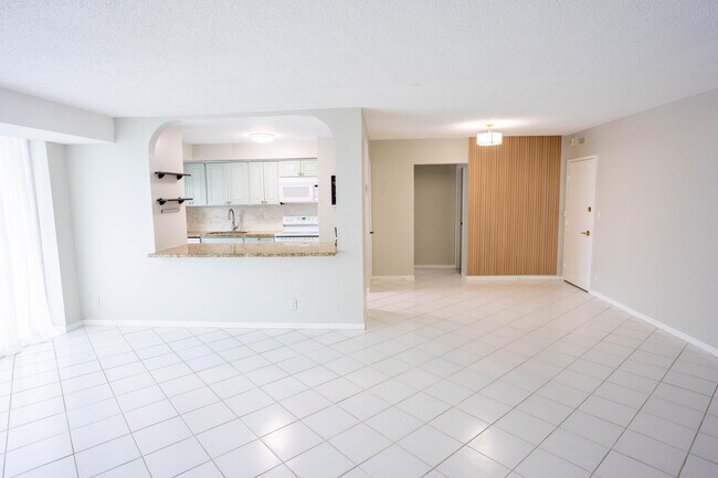 Building Photo - 2701 N Ocean Blvd