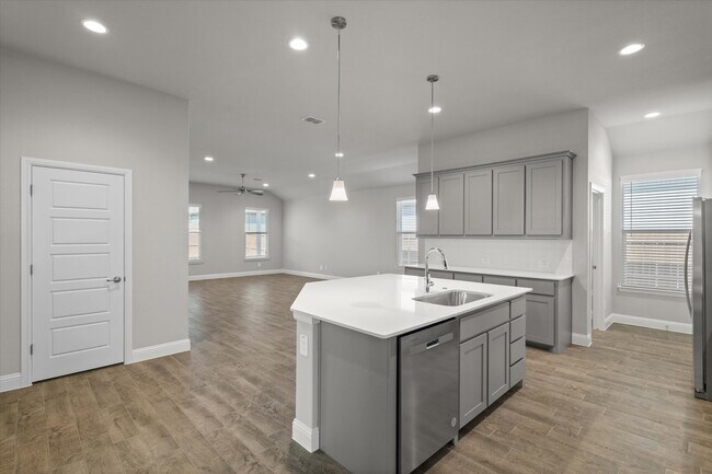 Building Photo - 1704 Woodpecker St