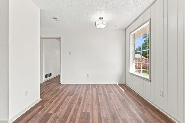 Building Photo - 3701 Englewood Ave