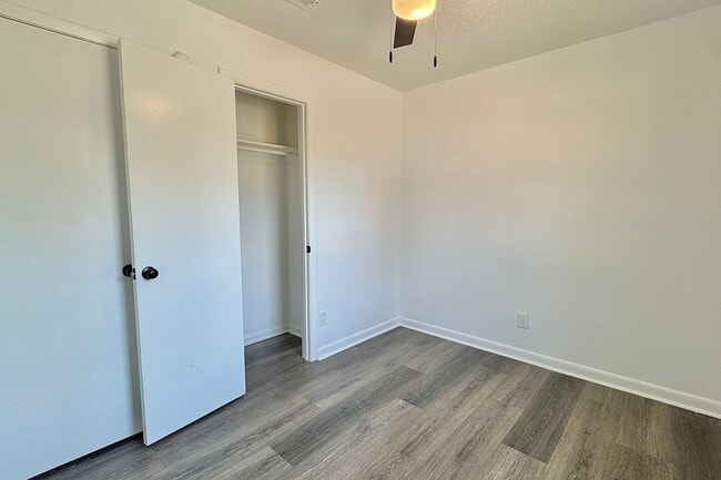 Building Photo - AVAILABLE NOW! (Pet Friendly)