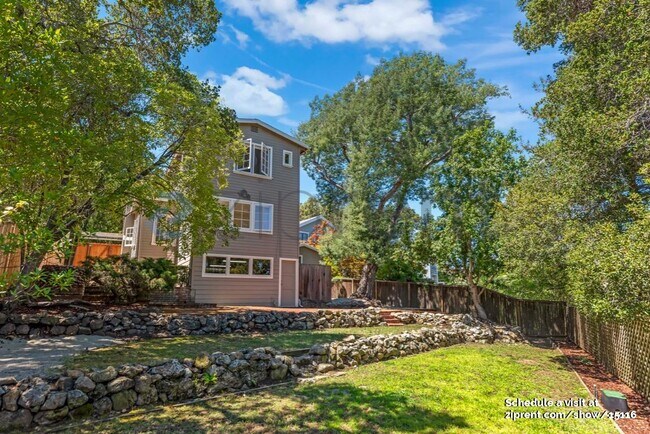 Building Photo - 632 Acacia Ln