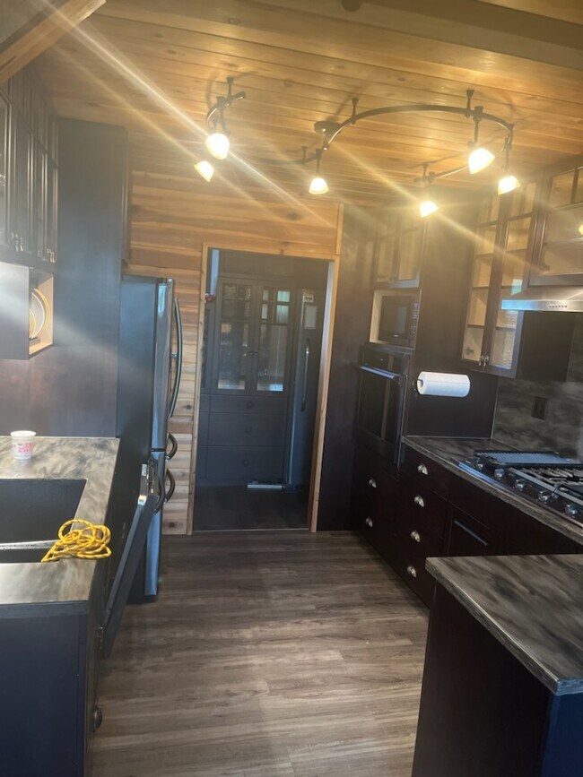 Building Photo - 28619 Landing Cir