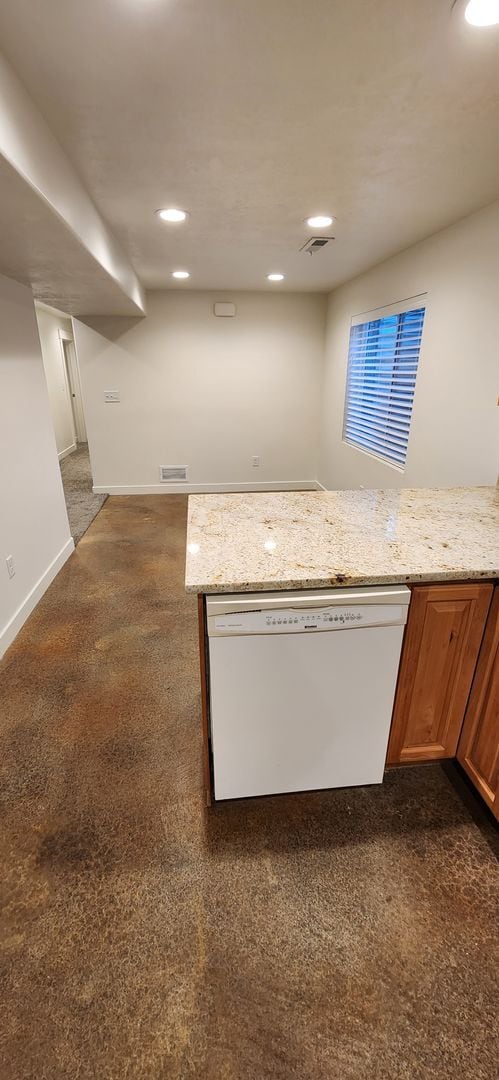 Building Photo - Herriman 6 Bedroom Home!!