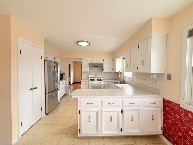 Building Photo - 4220 Oakton St