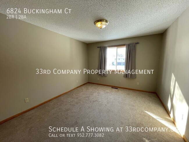 Building Photo - Bright, Updated Twin Home on Cul-de-sac ne...