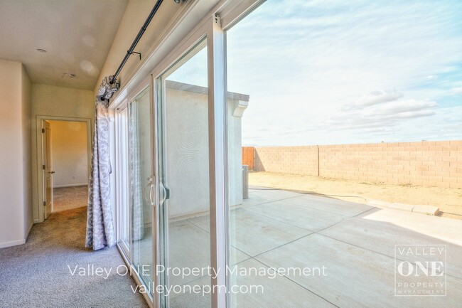 Building Photo - 933 Tipton Ln