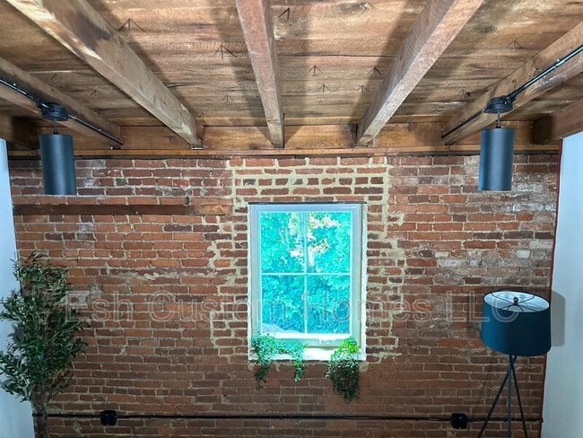 Building Photo - 437 W Grant St