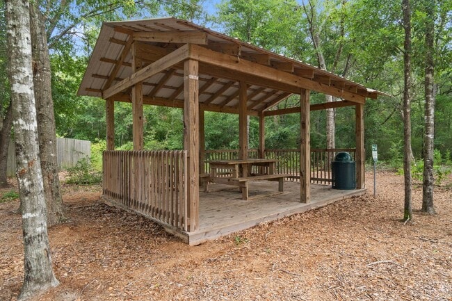 Building Photo - Woodlands 4 bed 2 bath gem !