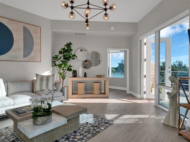 Building Photo - 525 E Jackson St