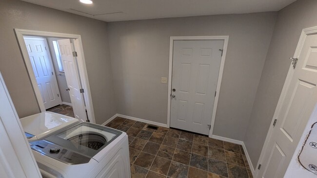 Building Photo - 7637 Coon Creek Rd