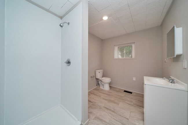 Building Photo - Newly Renovated House for Rent in Leeds, AL – 3 Bed, 2 Bath!